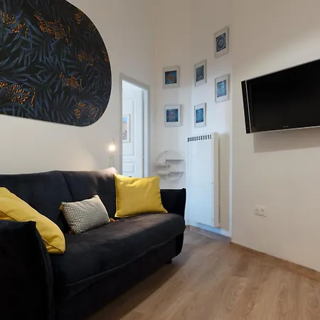 Mondon 3 Arcades 3 2 Showers *